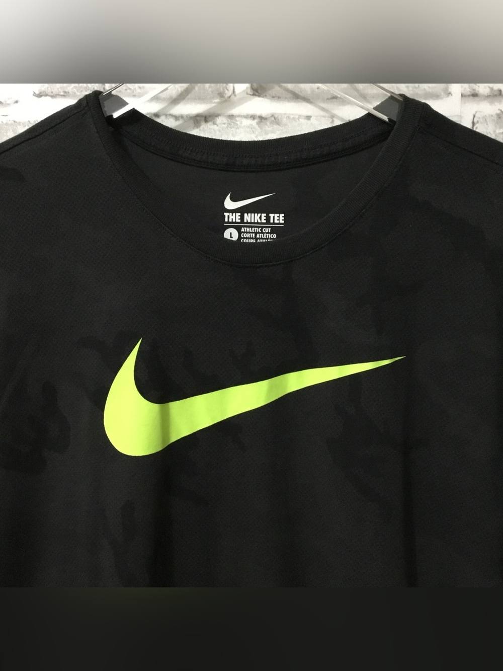 Nike Black Short Sleeve Tee with Neon Yellow Swoosh - B421 - Picture 2 of 9